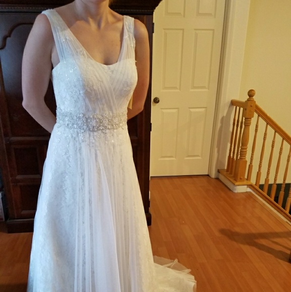 NEW Wedding dress (worn only for this photo) - Picture 2 of 7